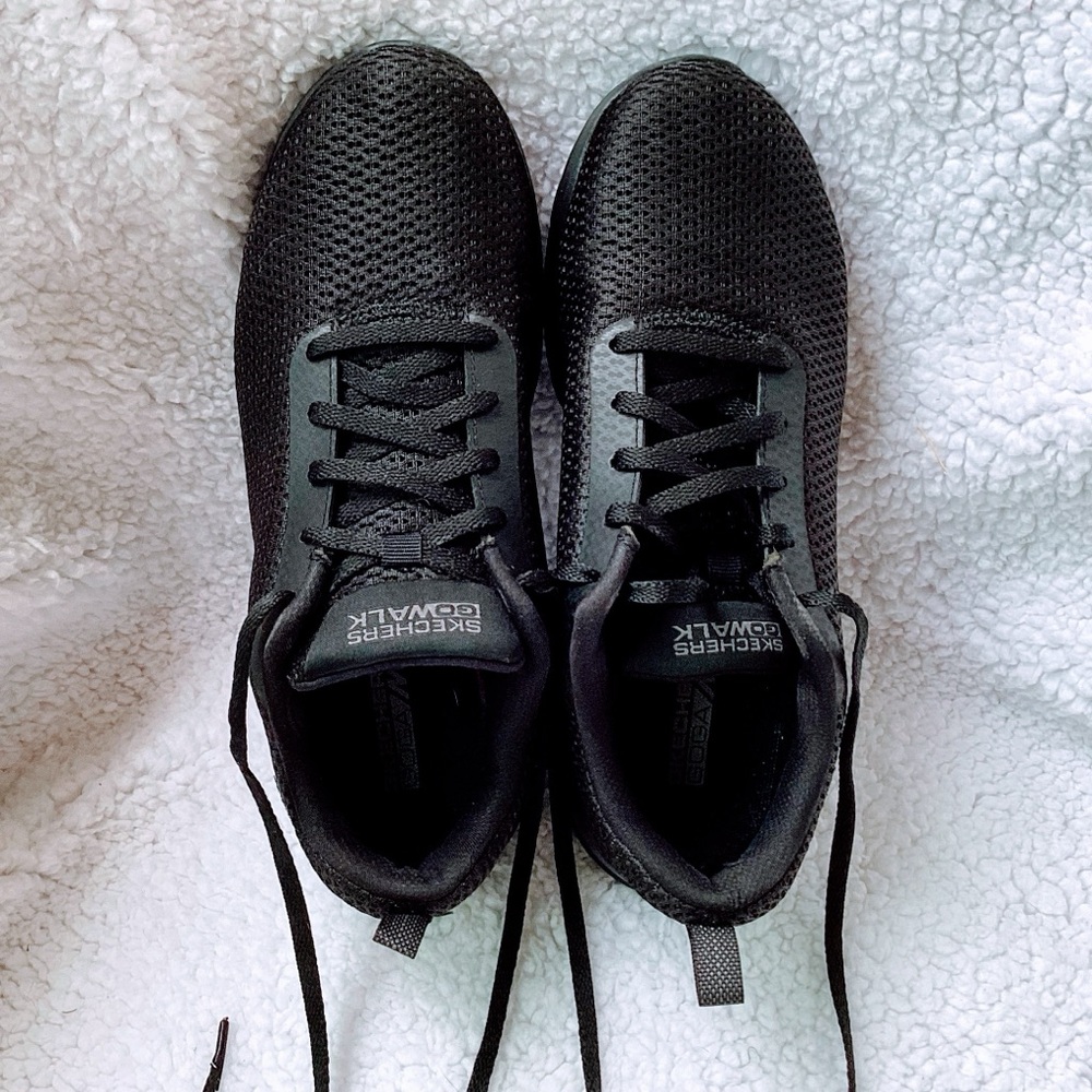 Skechers Women’s Black Mesh Toe Up Athletic Shoes 6.5